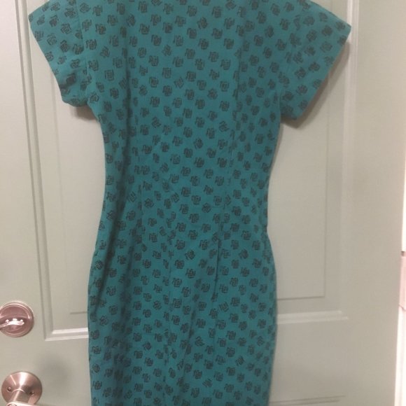 Vintage buttons up green dress with pattern - Picture 3 of 3